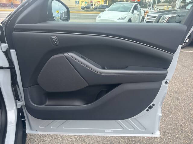 2022 Ford Mustang Mach-E Select