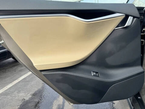 2015 Tesla Model S 70D