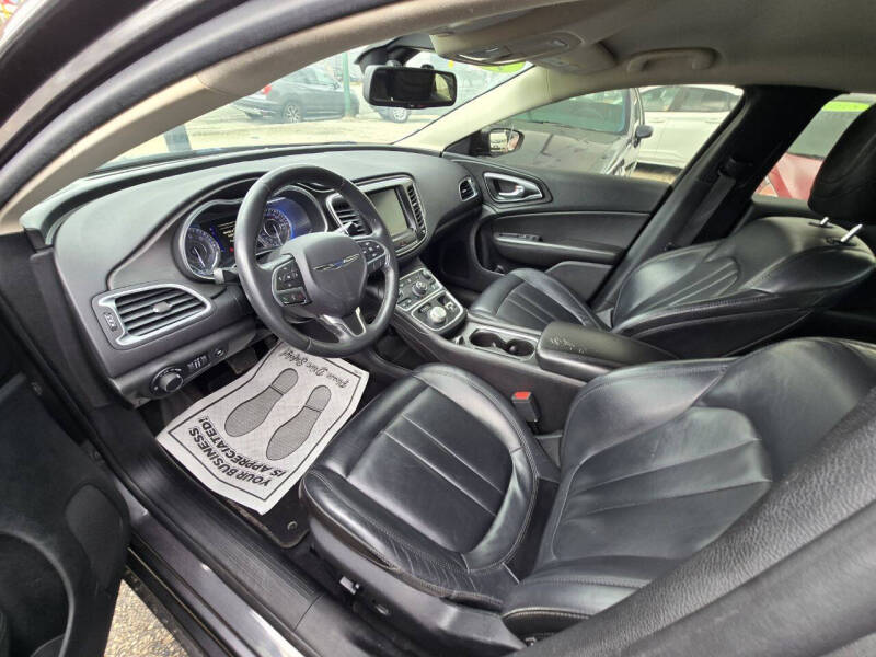 2017 Chrysler 200 Limited