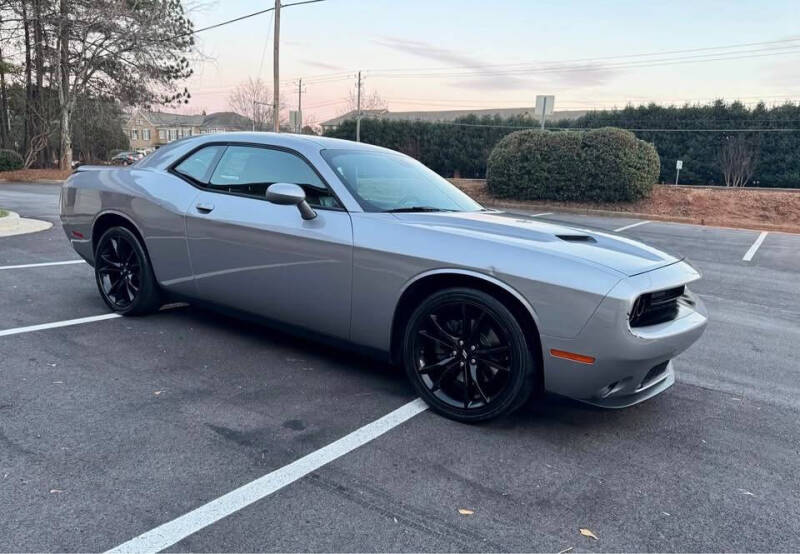 2017 Dodge Challenger SXT Plus