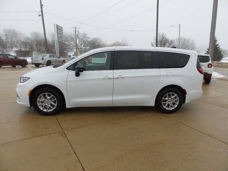 2024 Chrysler Pacifica for sale at WAYNE HALL CHRYSLER JEEP DODGE in Anamosa IA