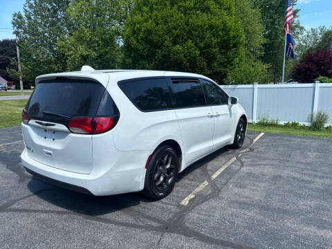 2018 Chrysler Pacifica Touring Plus