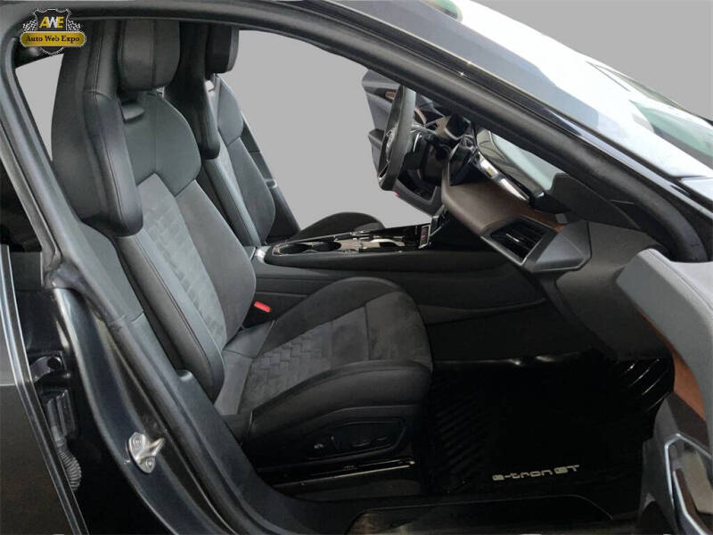 2022 Audi e-tron GT quattro Premium Plus