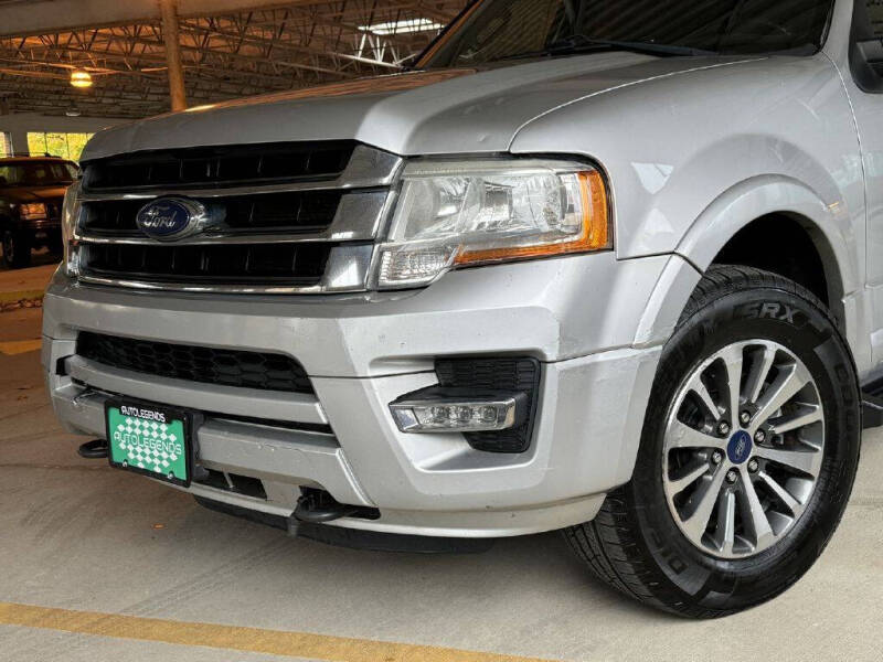 2017 Ford Expedition XLT photo 2