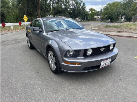 2006 Ford Mustang GT Deluxe