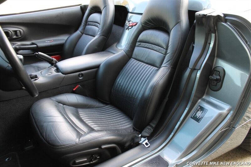 2004 Chevrolet Corvette 24
