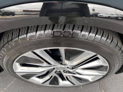 2024 Cadillac LYRIQ Luxury 3