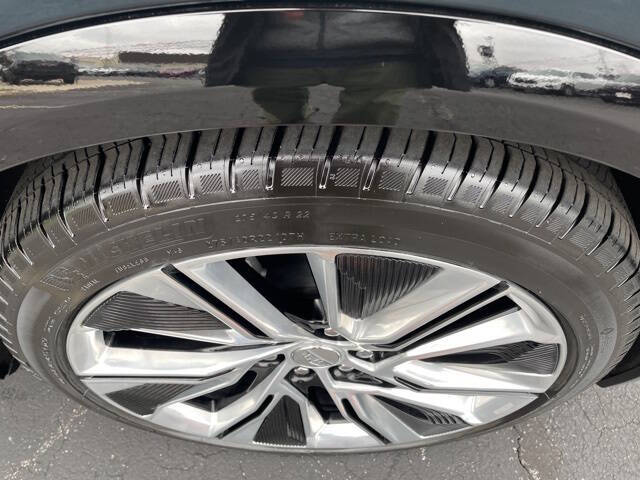 2024 Cadillac LYRIQ Luxury 3