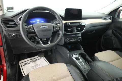 2022 Ford Escape Hybrid Titanium