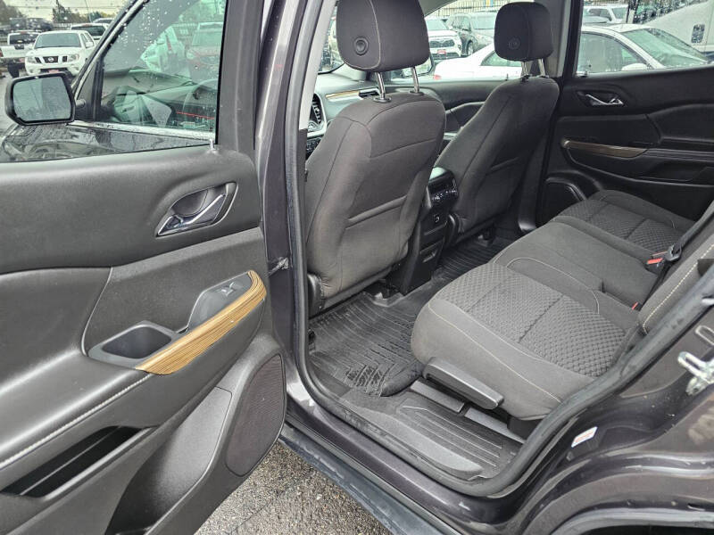 2017 GMC Acadia SLE-2