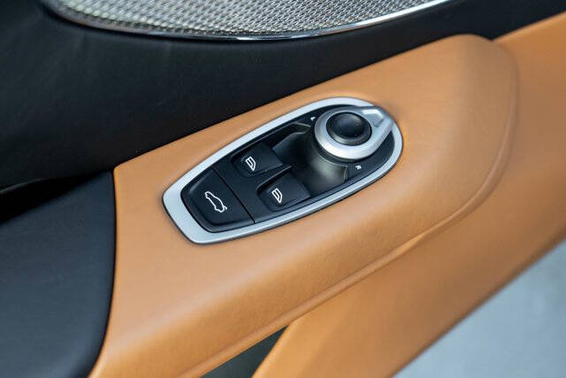 2025 Aston Martin Vantage