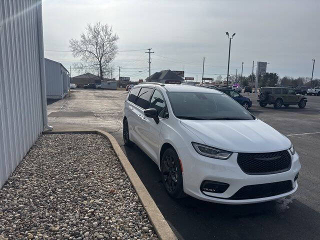 2026 Chrysler Pacifica Select
