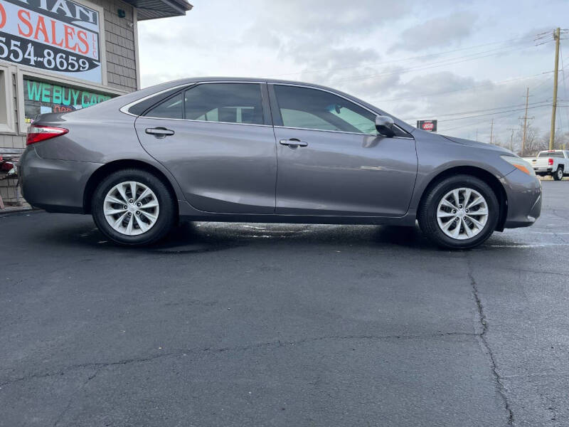 2017 Toyota Camry LE's photo