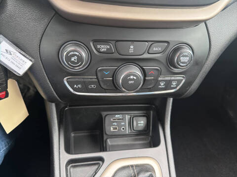 2017 Jeep Cherokee Sport