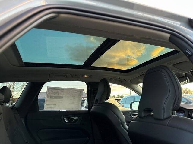 2025 Volvo XC60 T8 Plus Dark Theme