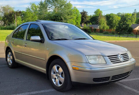 2005 Volkswagen Jetta for sale at CLEAR CHOICE AUTOMOTIVE in Milwaukie OR