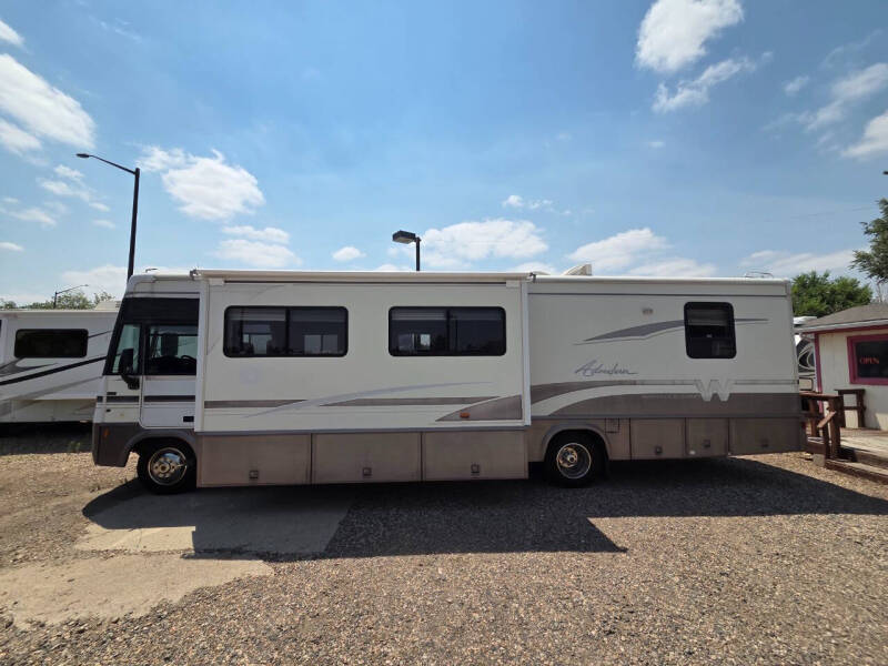 2000 Winnebago Adventure
