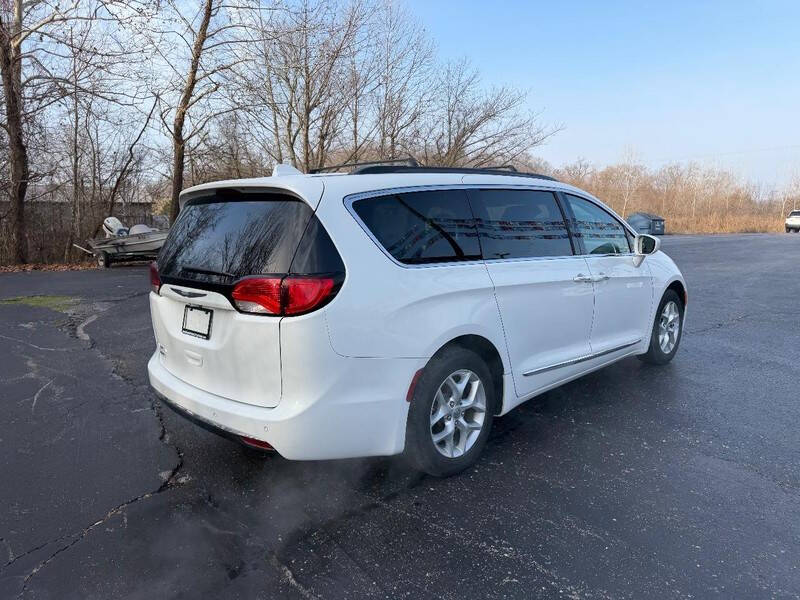 2017 Chrysler Pacifica Touring-L