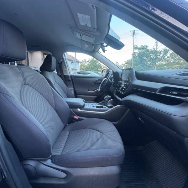 2022 Toyota Highlander LE