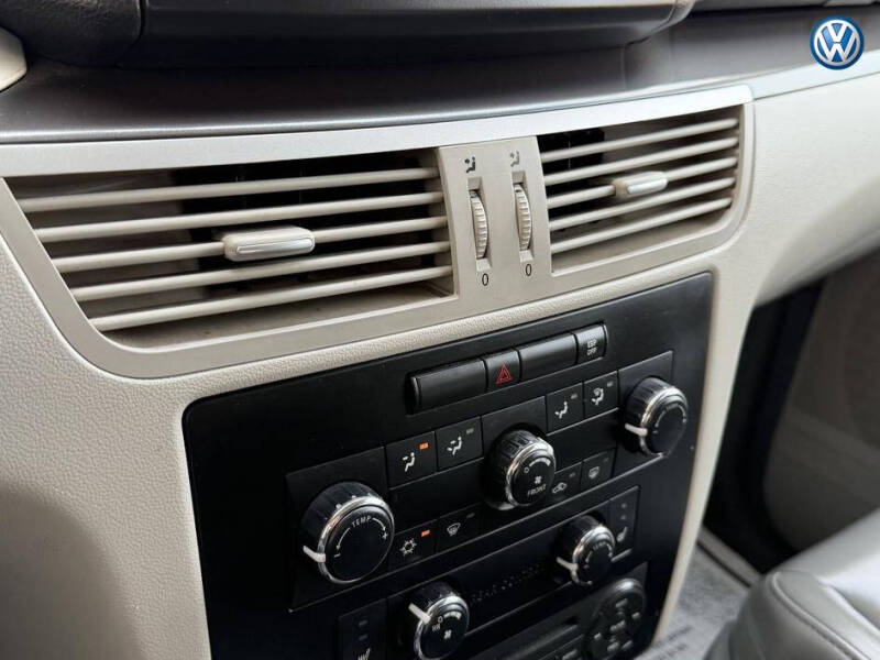 2010 Volkswagen Routan