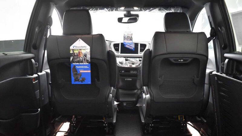 2025 Chrysler Pacifica Select