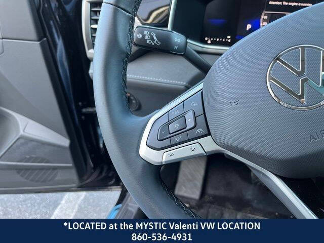 2025 Volkswagen Taos SE Black 4Motion