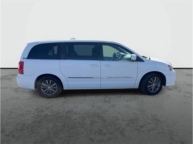 2015 Chrysler Town and Country S
