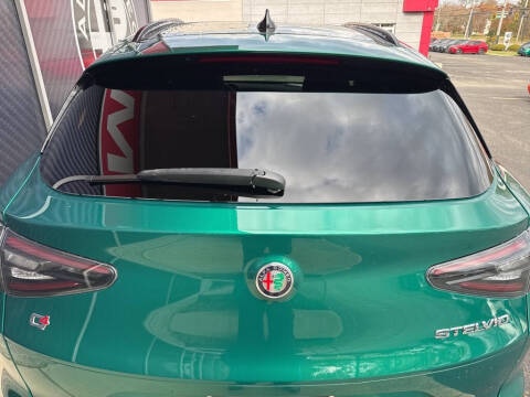 2025 Alfa Romeo Stelvio Intensa