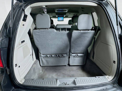 2011 Volkswagen Routan SEL Premium