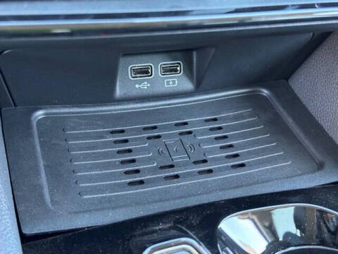 2025 VinFast VF8 Eco