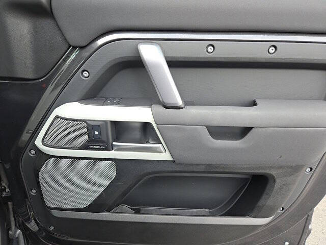 2023 Land Rover Defender 130 X-Dynamic SE