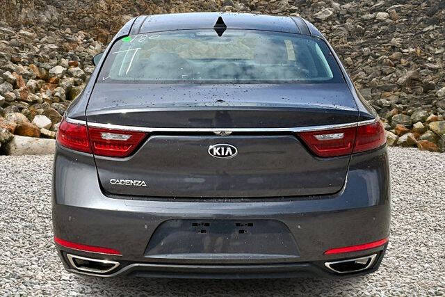 2017 Kia Cadenza Technology
