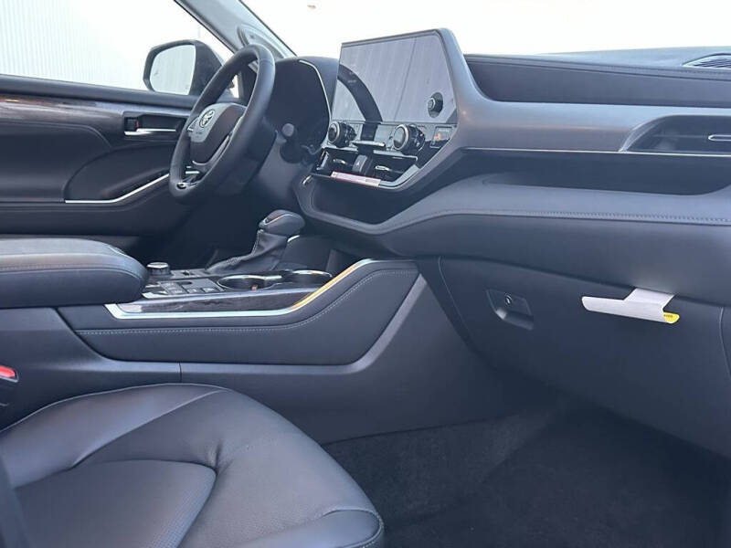 2026 Toyota Highlander Platinum