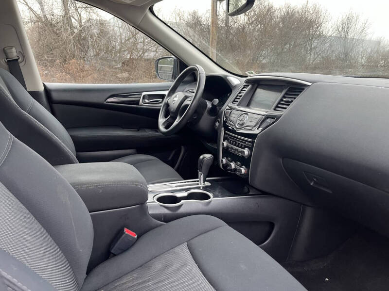 2017 Nissan Pathfinder SV