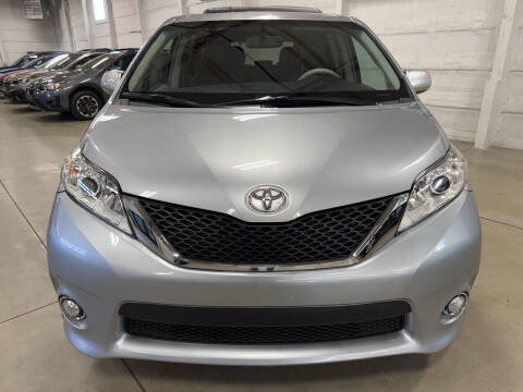 2013 Toyota Sienna SE 8-Passenger