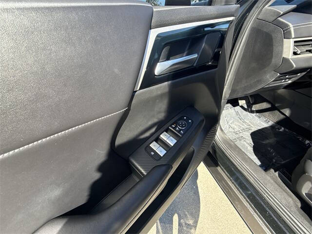 2023 Mitsubishi Outlander PHEV SE