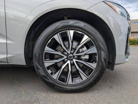 2025 Volvo XC60 B5 Core Dark Theme