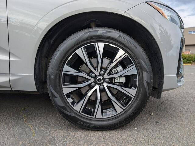 2025 Volvo XC60 B5 Core Dark Theme