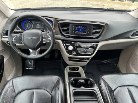 2017 Chrysler Pacifica Touring-L