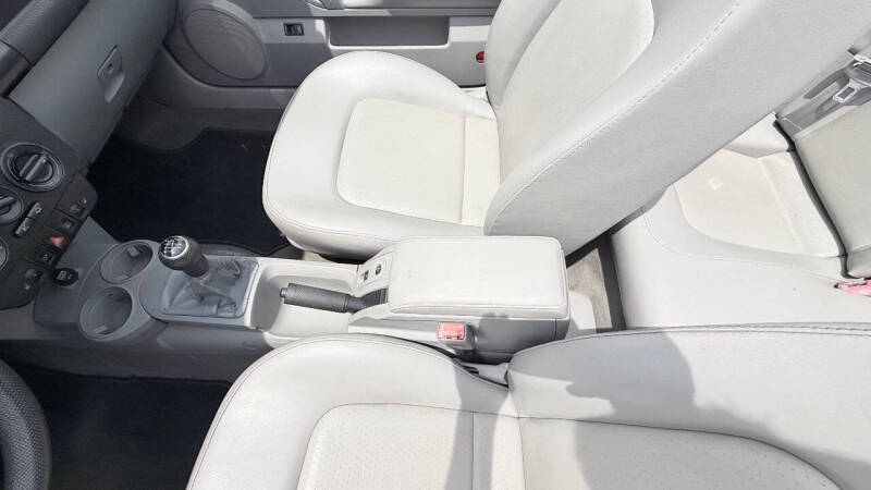 2004 Volkswagen New Beetle Convertible GLS