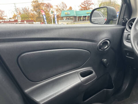 2015 Nissan Versa 1.6 S Plus