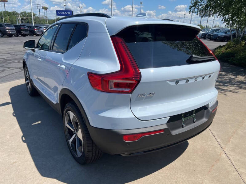 2026 Volvo XC40 B5 Core