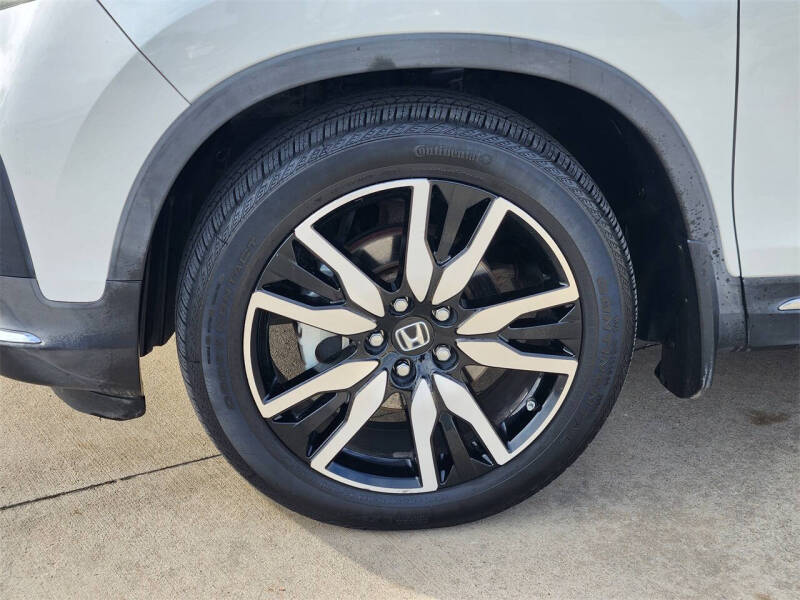 2021 Honda Pilot Touring w/Rear Captain's Chairs