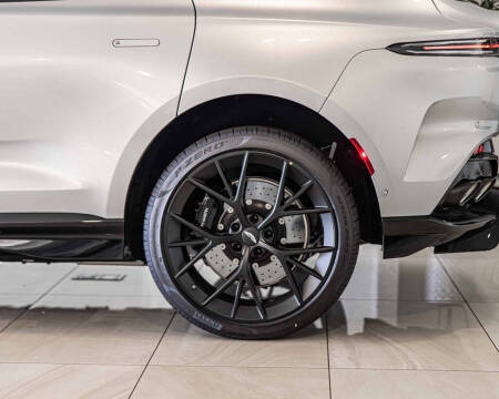 2026 Aston Martin DBX 707