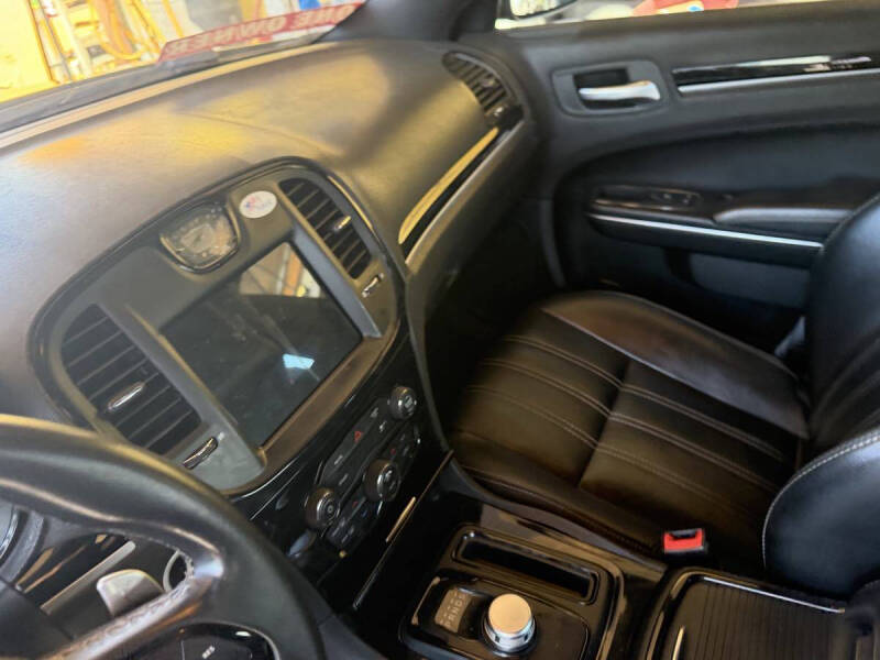 2017 Chrysler 300