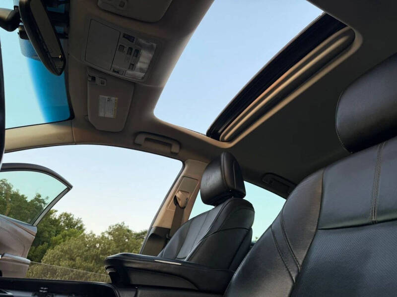 2014 Toyota Avalon XLE