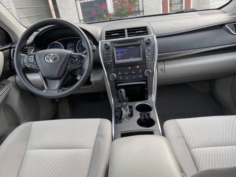 2017 Toyota Camry LE