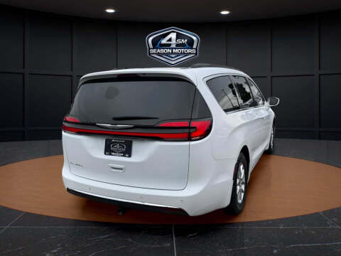 2022 Chrysler Pacifica Touring L