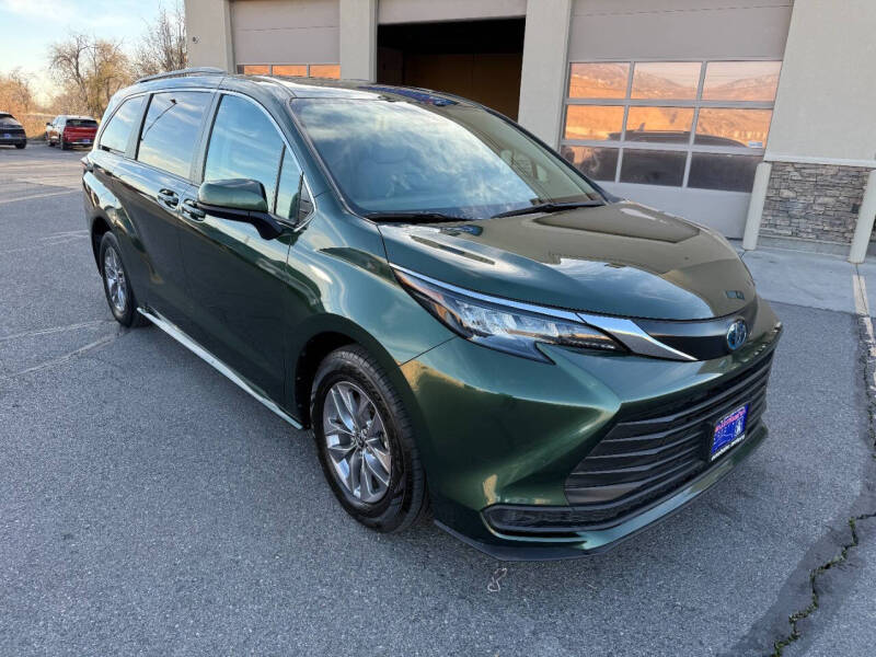 2024 Toyota Sienna LE 8-Passenger