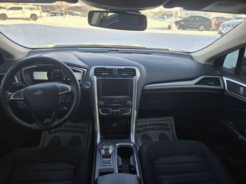 2020 Ford Fusion SE